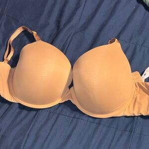 Victoria's Secret Praline t-shirt, push-up full coverage bra.  40D